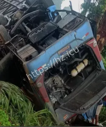 巴西大巴侧翻事故